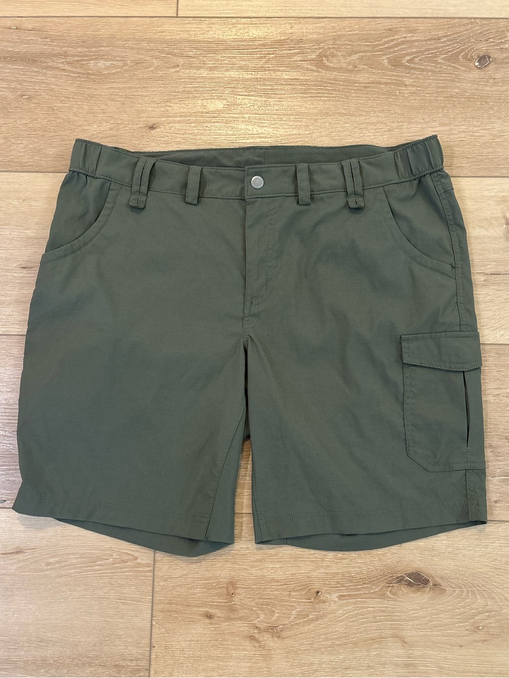 Women’s Duluth Trading Cargo Shorts Size 18
